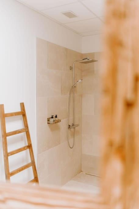 Suite De Charme Avec Jacuzzi Et Cabine Infrarouge Tubize Buitenkant foto